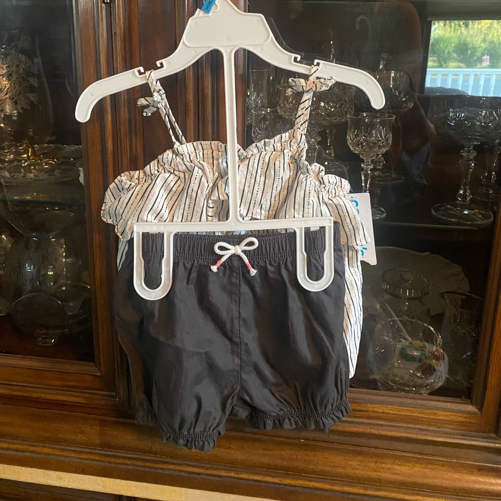 Two piece baby outfit size: 24 month Brand New never worn